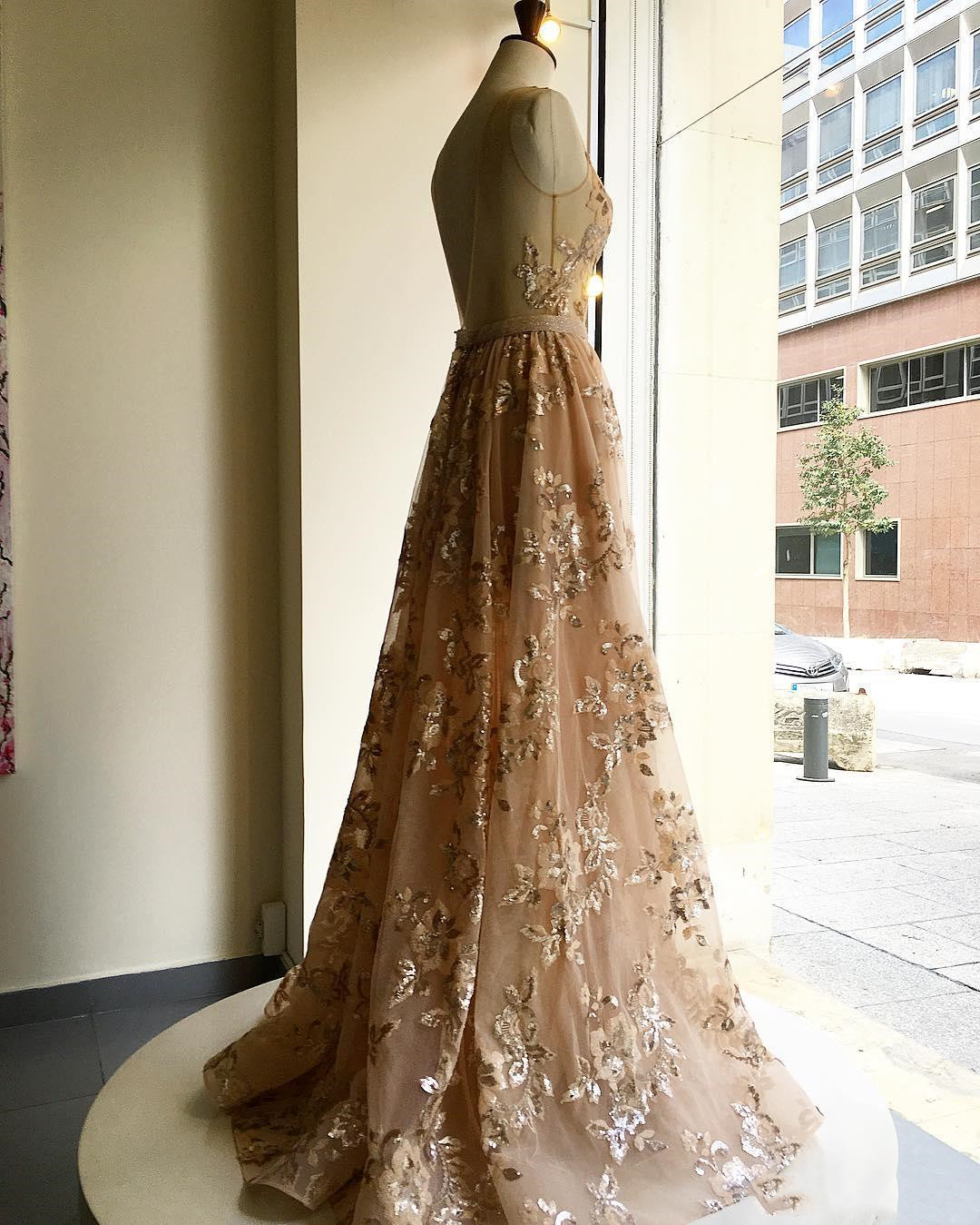 Luxury A Line Sleeveless Evening Dress With Lace Squines Applique Sweep Train Sexy Handmade Formal Prom Dresses Shiny Engagement Dress