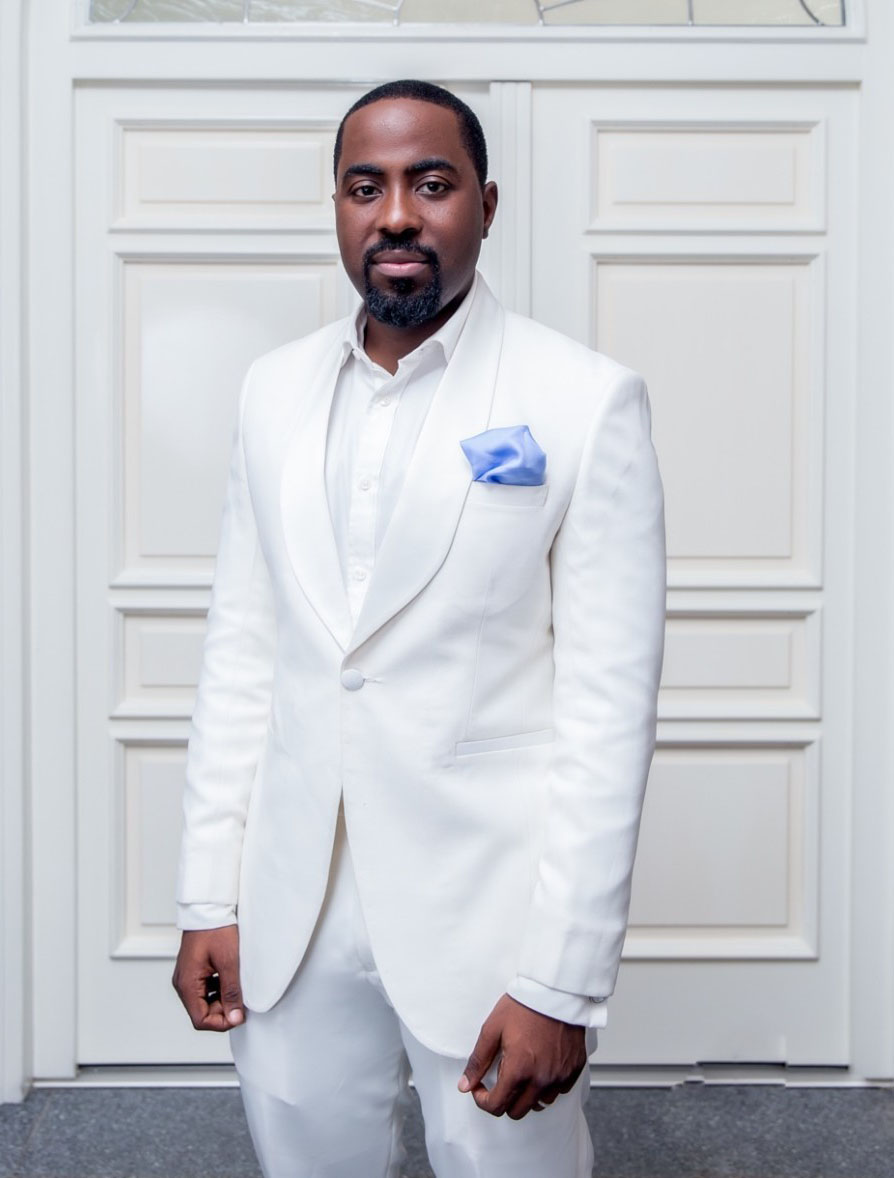 Two Pieces Mens Designer Suits Pure White Peaked Lapel Groom Tuxedos for Weddings Best Man Suits Custom Made(Jacket+ Pants)