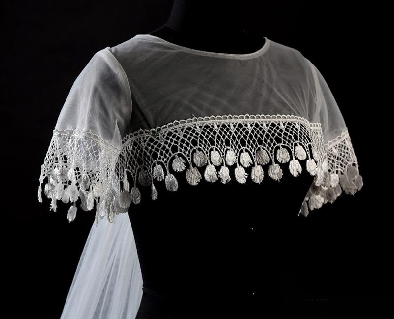 2020 Sheer Jewel Neck Short Sleeve 115inch Cathedral Train Wedding Bridal Wraps Applique Lace Wedding Bridal Capes