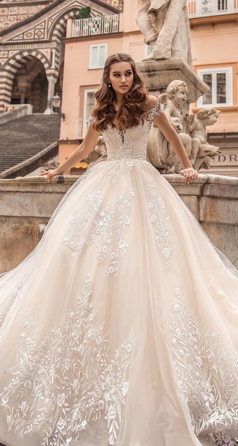 La Petra 2019 Vintage Wedding Dresses Off The Shoulder Saudi Arabic Lace Appliqued Wedding Gowns Castle Court Train Bridal Dress