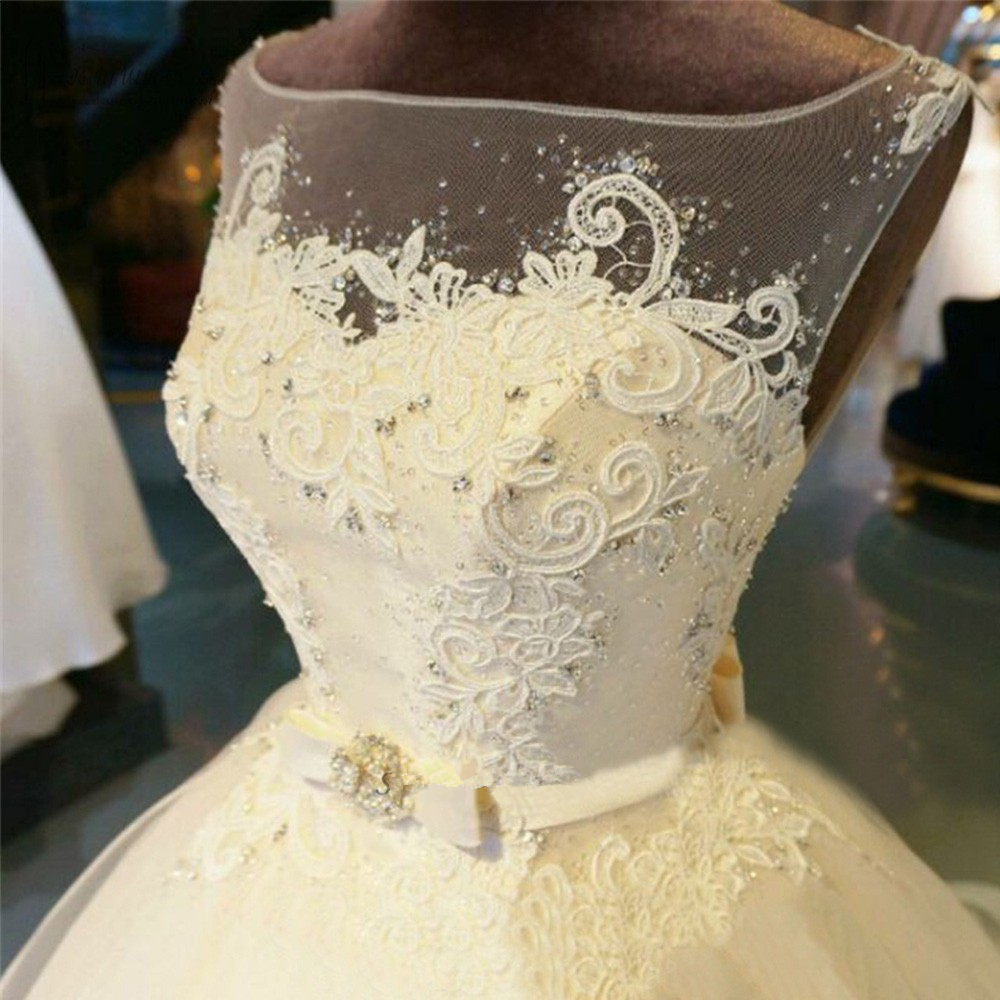 Gorgeous White Ball Gown Wedding Dress Vintage Boho Bride Dresses Lace Long Train Custom Made Bridal Gowns QC1088