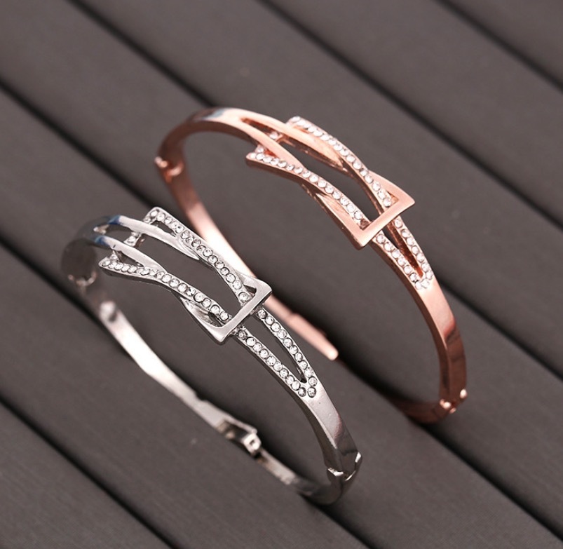 Rose Gold Love Infinity Bracelets For Women Fashion Jewelry Charm C Charms Bracelet Pulseiras Black Steel Plated Cuff Bangle Gift For Women
Rose Gold Love Infinity Bracelets For Women Fashion Jewelry Charm C Charms Bracelet Pulseiras Black Steel Plated Cuff Bangle Gift For Women