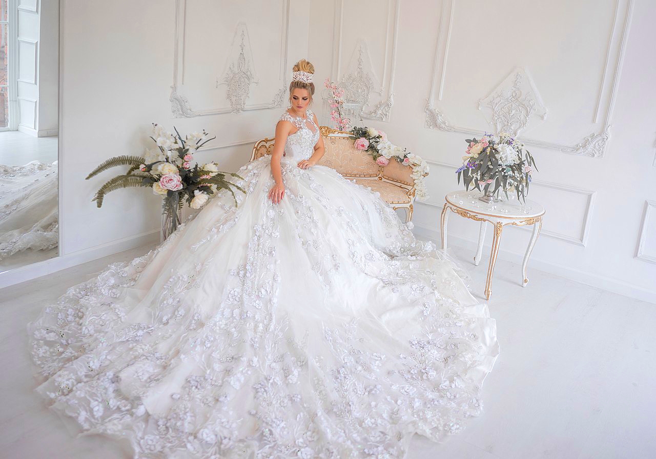 Saudi Arabia 3D Floral Appliques Wedding Dresses Beaded Jewel Neck Lace Applique Wedding Gown Dubai Princess Fancy Tulle Long Wedding Dress