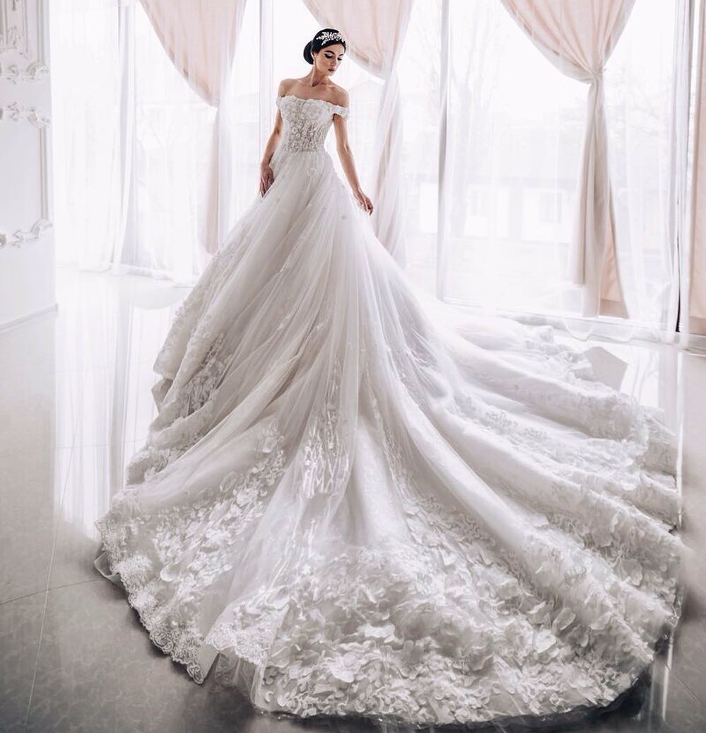 Dreamy Enchantment Tulle Wedding Dress With 3D Flowers Elegant Off Shoulder Beading A-Line Bridal Dress Glamorous Appliqued Wedding Gowns