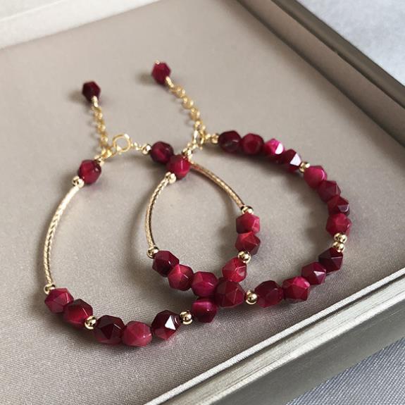 Hot sell Rose red geometric cut tiger eye bracelet matching s925 silver ladies bracelet fashion bracelet
Hot sell Rose red geometric cut tiger eye bracelet matching s925 silver ladies bracelet fashion bracelet