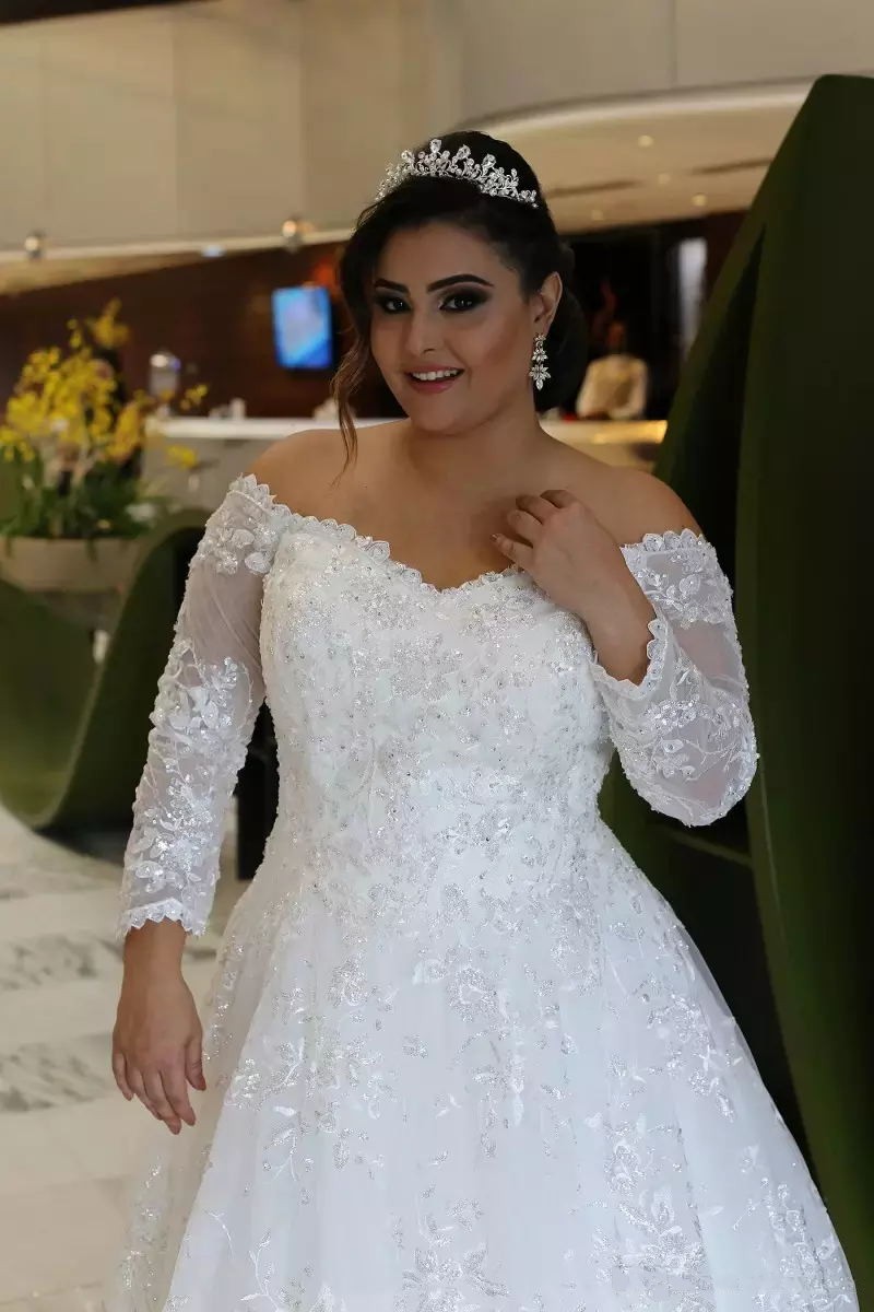 Top Quality 2019 Plus Size Wedding Dresses with Long Sleeve Off Shoulder Big A Line Shiny Crystal Beads Lace Large Size Bridal Gowns