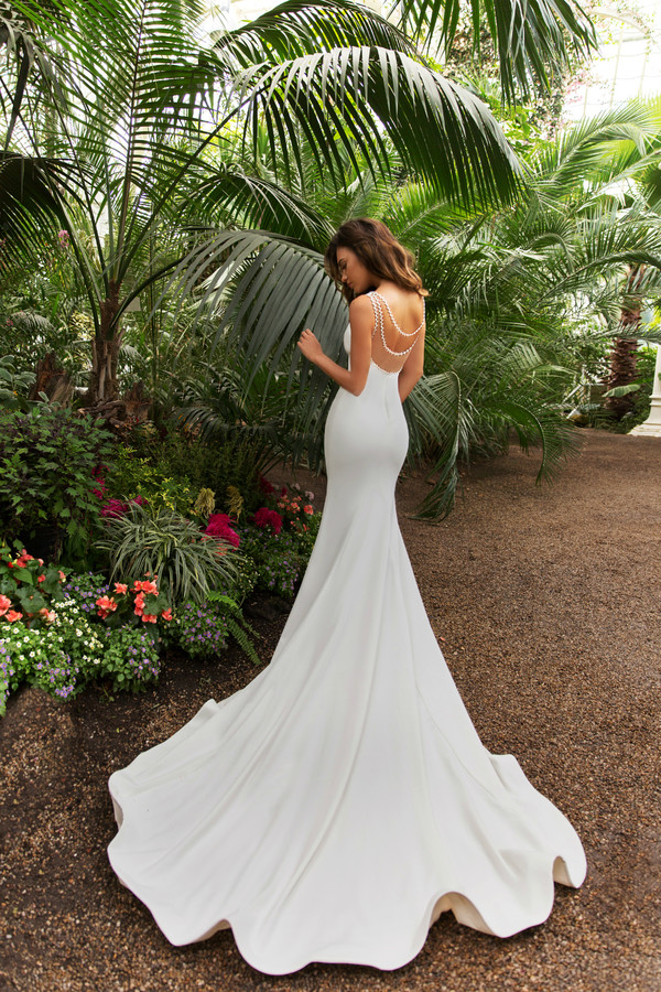 Fashion Satin Cheap Mermaid Wedding Dresses Rhinestone Sexy Back Sweep Train Beach Bridal Dress Deep V Neck Plus Size Wedding Gowns Simple