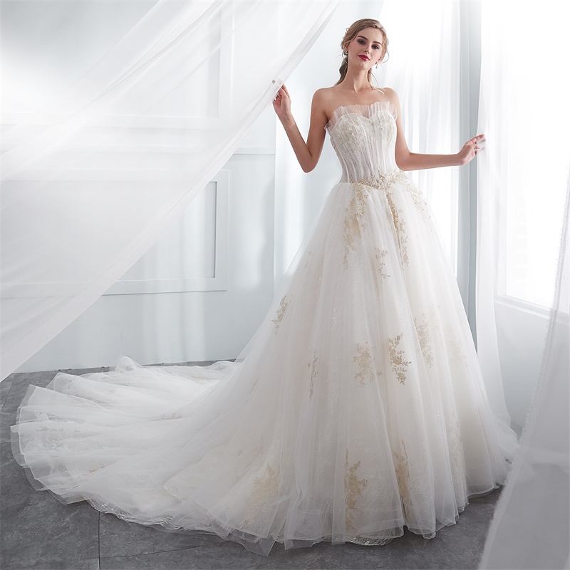 Real 2019 Cheap lace wedding dresses lace up corset strapless gold appliques court long train vintage country bridal dresses wedding gowns, White with gold appliques
Real 2019 Cheap lace wedding dresses lace up corset strapless gold appliques court long train vintage country bridal dresses wedding gowns, White with gold appliques
