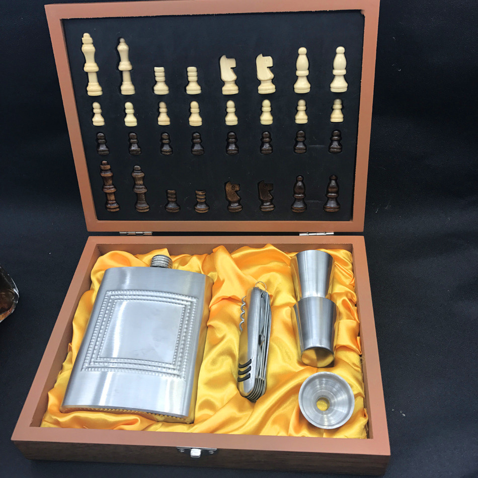 New stainless steel 8OZ hip flask set with Chess wooden gift box ,High quality
New stainless steel 8OZ hip flask set with Chess wooden gift box ,High quality