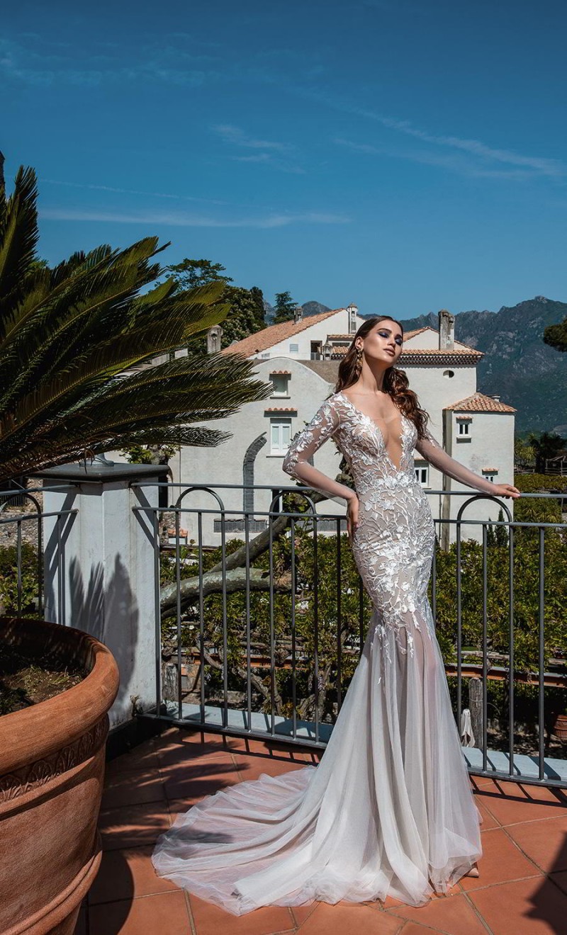 La Petra 2019 Mermaid Wedding Dresses Long Sleeves Deep V Neck Lace Appliqued Backless Bridal Gowns Country Sweep Train Wedding Dress