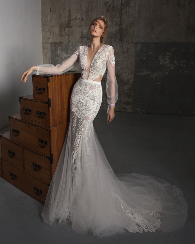Charchy Mermaid Wedding Dresses Deep V Neck Lace Applique Sweep Train Beach Bridal Dress Long Sleeve Illusion Plus Size Boho Wedding Gowns
