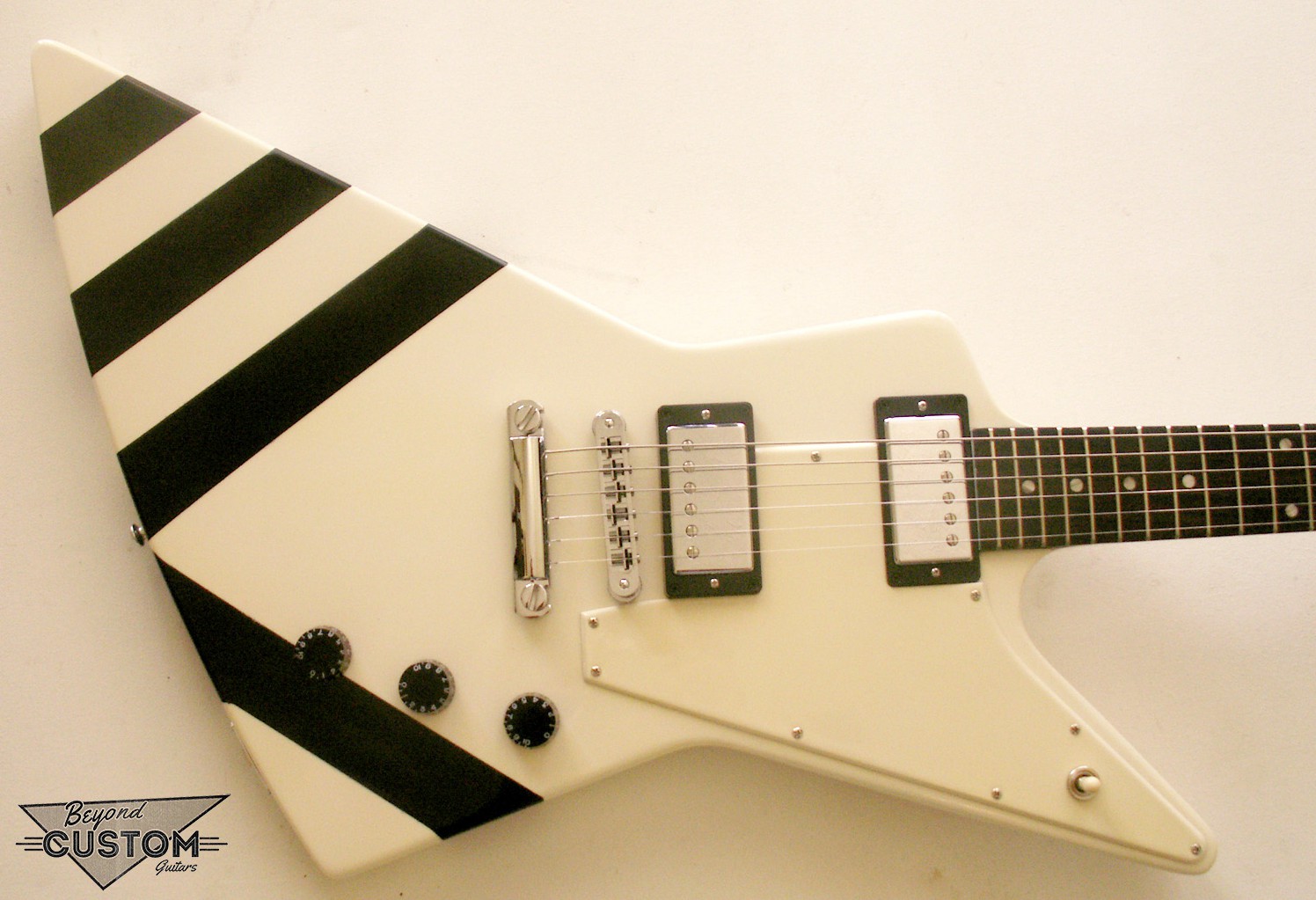 Promotion! Galleries Scorpions Matthias Jabs Style Explorer White Cream Electric Guitar Chrome Hardware, Dot inlay
Promotion! Galleries Scorpions Matthias Jabs Style Explorer White Cream Electric Guitar Chrome Hardware, Dot inlay