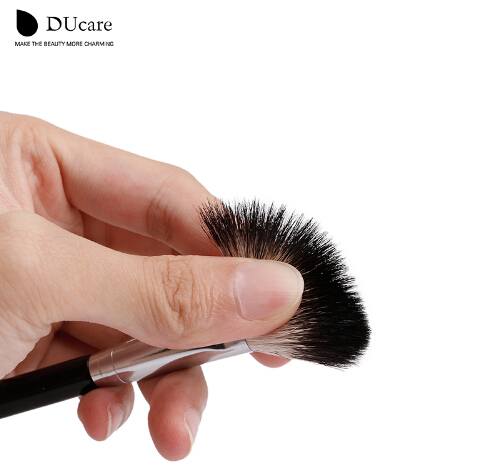 New Multifunctional Goat Hair Makeup Brush Blending Uniform Brush highlight makeup brush free shipping
New Multifunctional Goat Hair Makeup Brush Blending Uniform Brush highlight makeup brush free shipping