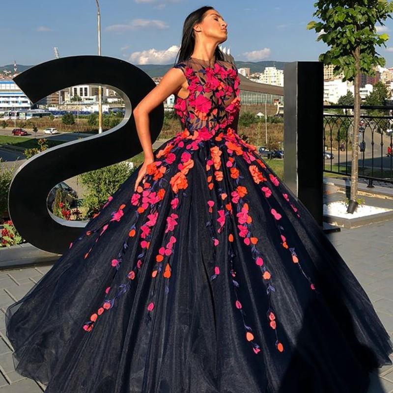 Gorgeous Petal Floral Evening Dresses See Through Jewel Neck Sleeveless Ball Gowns Prom Dresses Glamorous Dubai Fluffy Tulle Evening Gowns