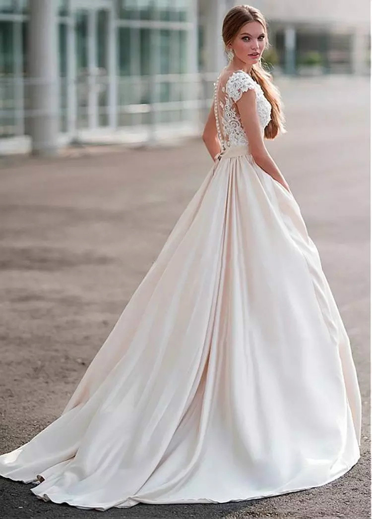 Gorgeous Bohemian Wedding Dresses V Neck Cap Sleeves Lace Applique Satin Backless Country Wedding Gowns Plus Size Beach Bridal Dresses