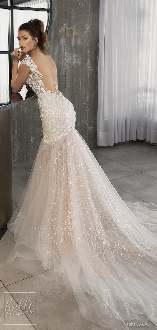 Riki Dalal Mermaid Wedding Dresses Deep V Neck Lace Appliqued Beaded Sequined Sexy Beach Wedding Gowns Sweep Train Plus Size Bridal Dress