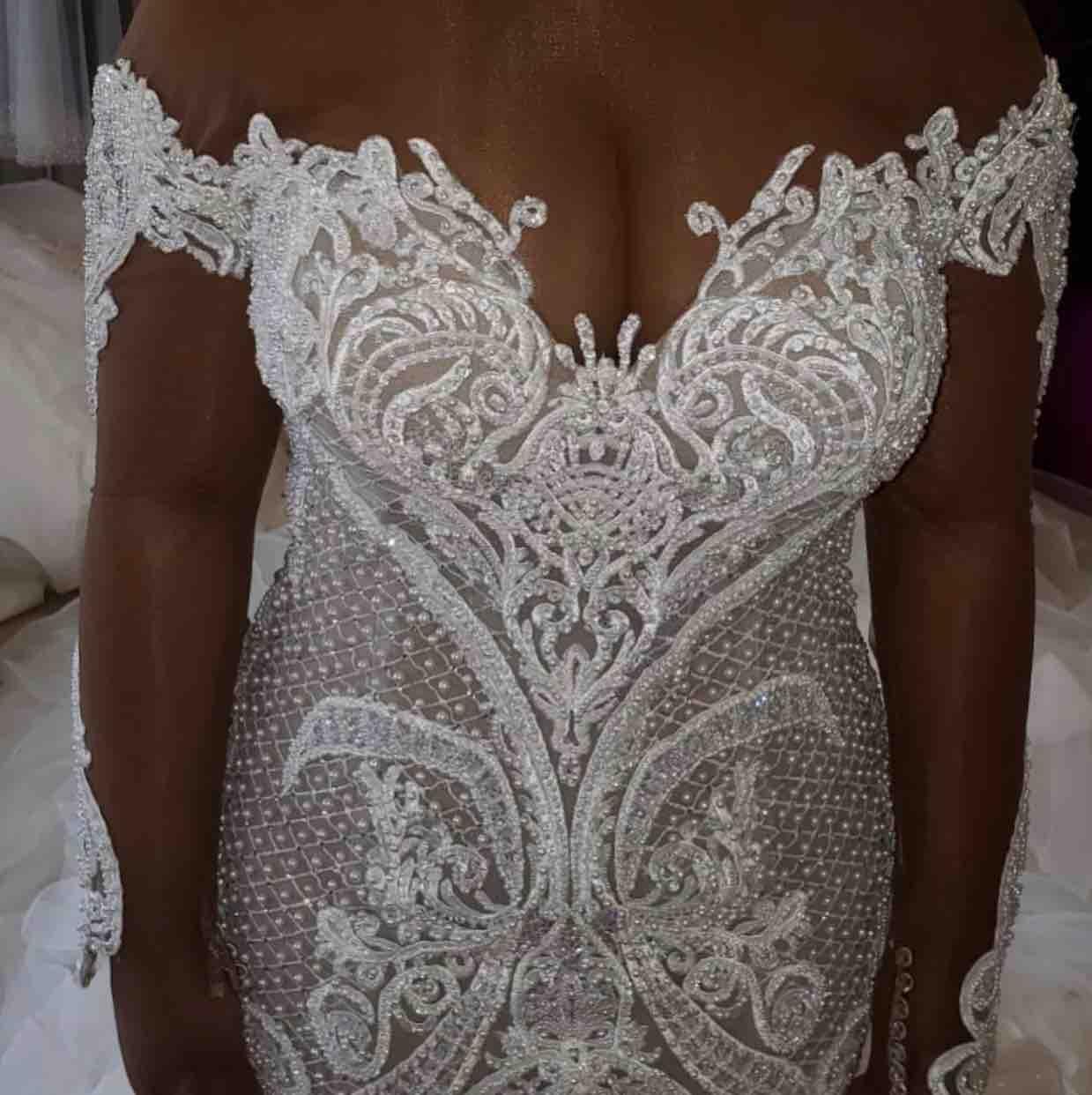 African Plus Size Wedding Dresses Sheer Jewel Neck Lace Appliques Luxury Beads Pearls Long Sleeve Wedding Dress Tiered Skirts Bridal Gowns