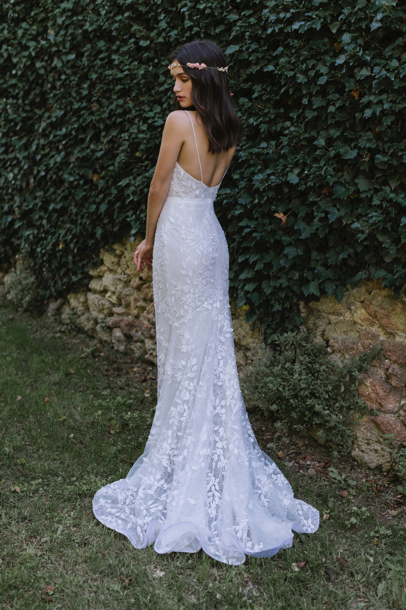 Lihi Hod Dresses Graden Wear Spaghetti Lace Appliqued Beaded Belt Backless Beach Bridal Gowns Plus Modest Mermaid Wedding Dress