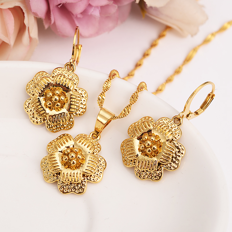 gold classical flower Necklace Earring Set Women Party Gift heart Jewelry Sets daily wear mother gift DIY charms women girls Fine Jewelry, Black
gold classical flower Necklace Earring Set Women Party Gift heart Jewelry Sets daily wear mother gift DIY charms women girls Fine Jewelry, Black