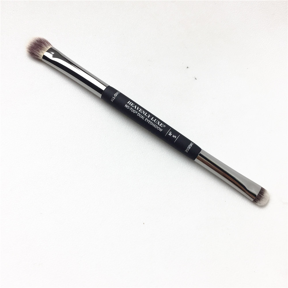 IT-SERIES Heavenly Luxe No-Tug Dual Eyeshadow Brush #5 - Double-ended Eyeshadow Blending Brush - Beauyt Makeup brush blender
IT-SERIES Heavenly Luxe No-Tug Dual Eyeshadow Brush #5 - Double-ended Eyeshadow Blending Brush - Beauyt Makeup brush blender