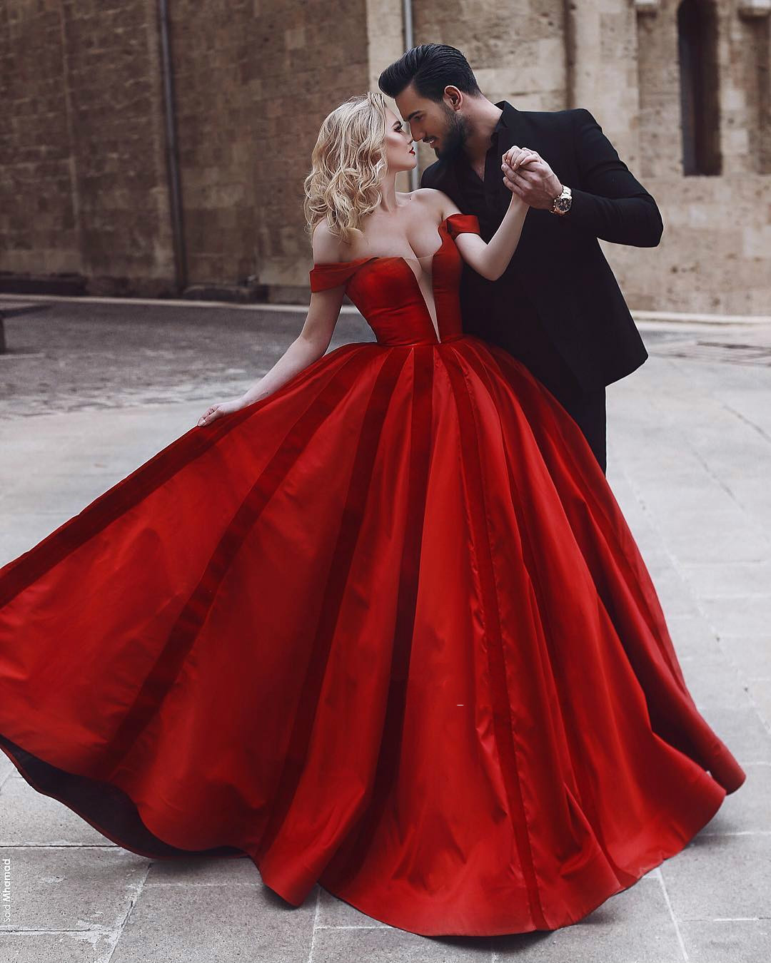 Glamorous Prom Dresses Off The Shoulder A Line Satin Sweep Train Sexy Red Carpet Celebrity Dresses Dubai Arabic Special Occasion Gowns