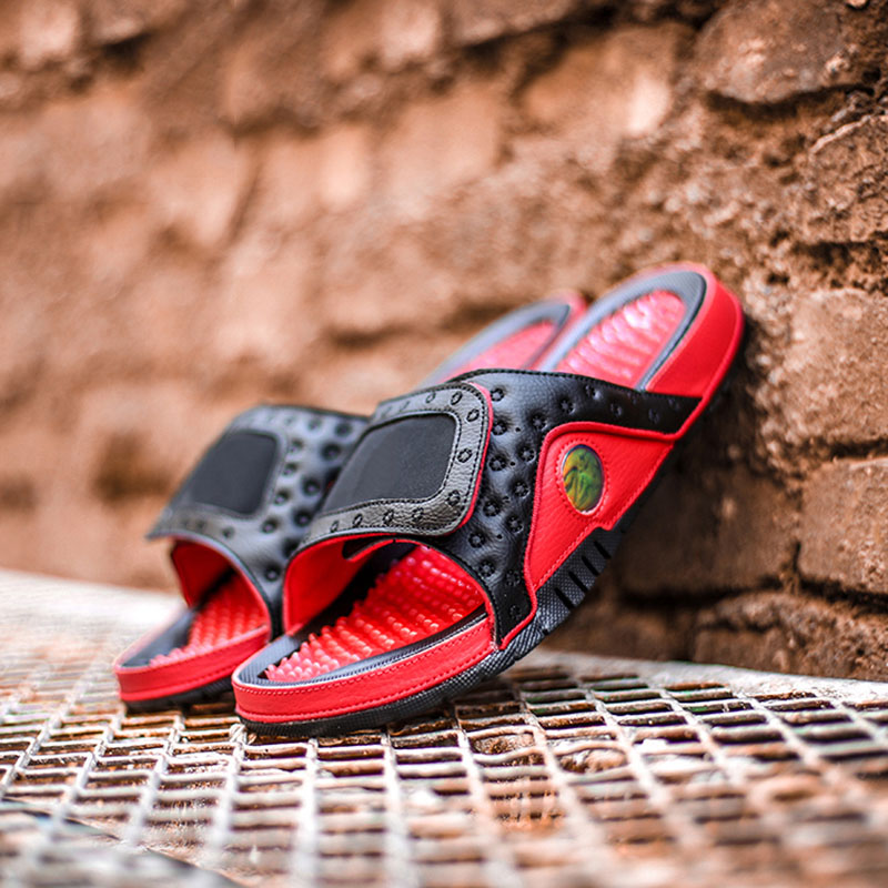 2018 hommes Hydro 13 Sandales en caoutchouc Chicago et Black Cat Colorways Blanc Noir Gym Rouge été Slipper Jump homme Pantoufles de plage