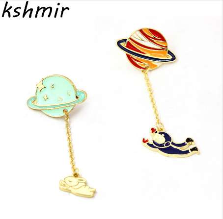 The new cosmic space whales cartoon badge xionghua metal alloy Clothing collar pin The astronaut drip brooch