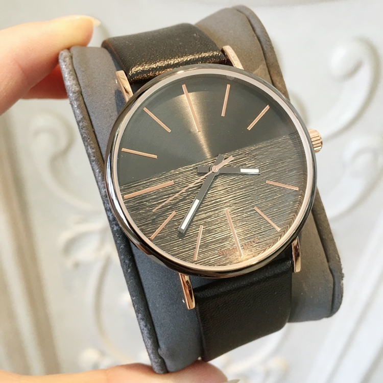 Hot Items 2020 Top fashion Man Leather wristWatch designer 5 Colors black Japan Movement Luxury Quartz Clock Wholesale Price dropshipping, Slivery;brown
Hot Items 2020 Top fashion Man Leather wristWatch designer 5 Colors black Japan Movement Luxury Quartz Clock Wholesale Price dropshipping, Slivery;brown