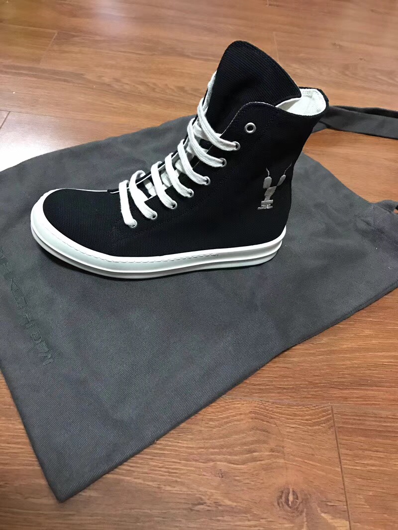 Top quality 18ss foot canvas embroidery machine boots milk TPU bottom fashion wild personality casual shoes, Black
Top quality 18ss foot canvas embroidery machine boots milk TPU bottom fashion wild personality casual shoes, Black