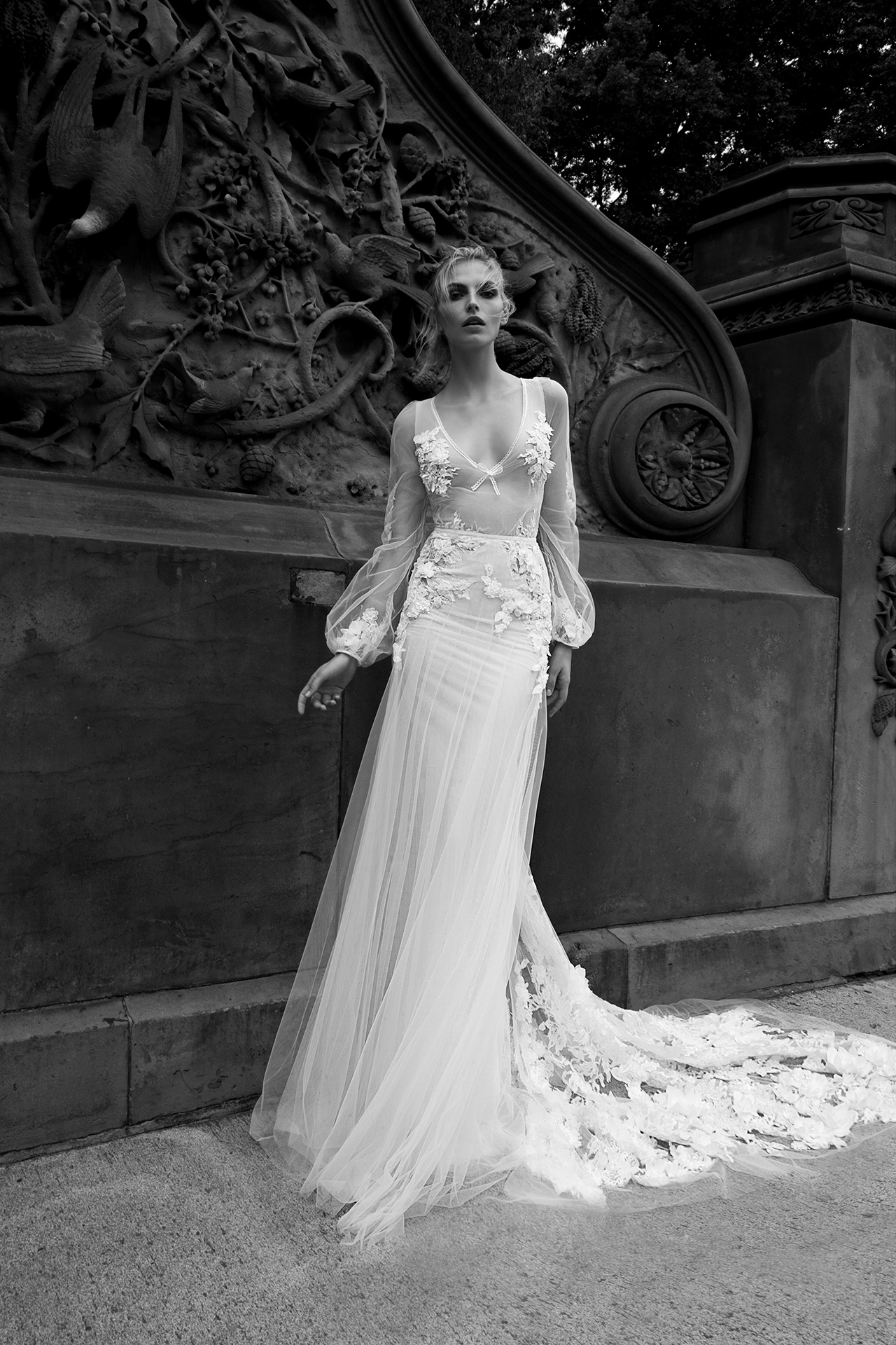 Gorgeous Il Dror A Line Dresses V Neck Appliques Illusion Backless Bridal Gowns Sweep Train Custom Made Wedding Dress