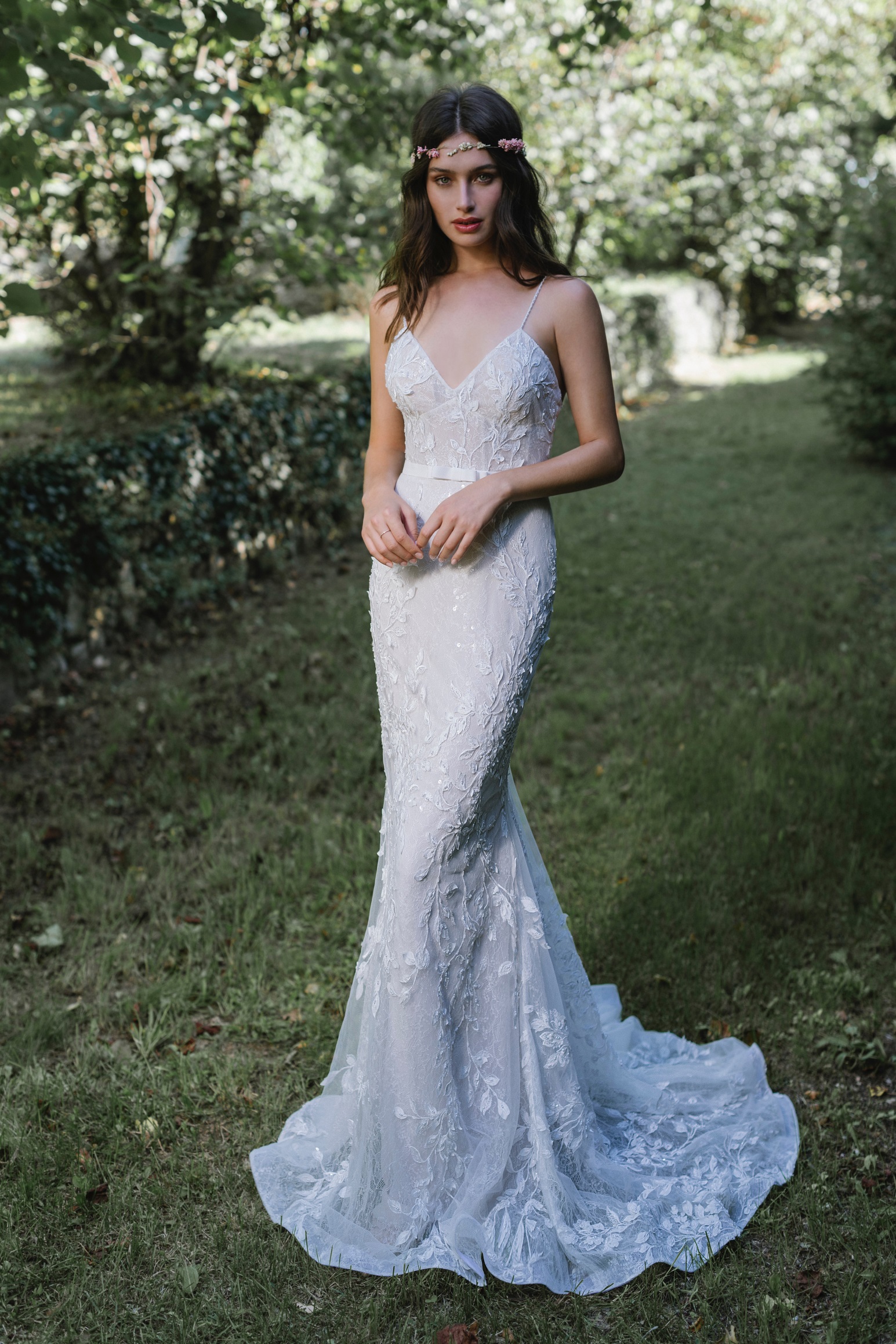 Lihi Hod Dresses Graden Wear Spaghetti Lace Appliqued Beaded Belt Backless Beach Bridal Gowns Plus Modest Mermaid Wedding Dress