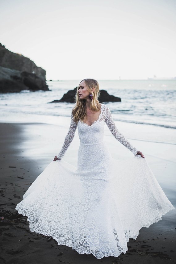 Modest Mermaid Wedding Dresses V Neck Hollow Back Sweep Train Long Sleeve Lace Bridal Gowns Cheap Plus Size Wedding Dress robe de mariée