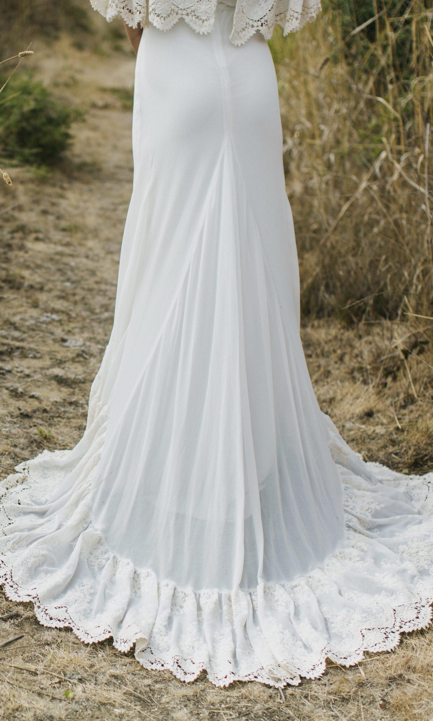 Vintage Boho Wedding Gowns Off The Shoulder Sweep Train Short Sleeves Beach Bohemian Bridal Gowns Plus Size