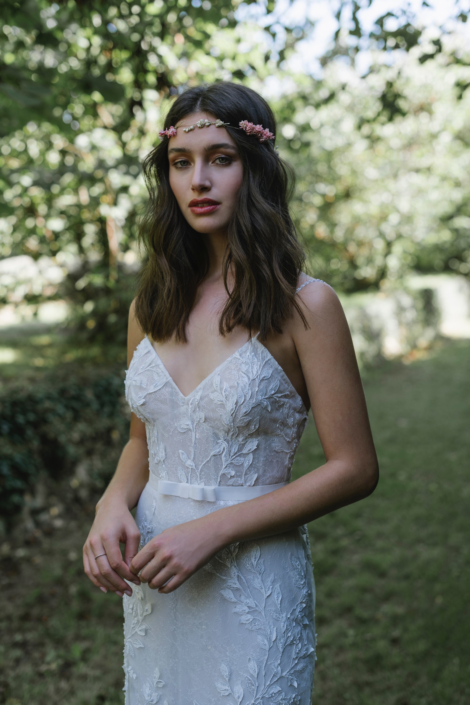 Lihi Hod Dresses Graden Wear Spaghetti Lace Appliqued Beaded Belt Backless Beach Bridal Gowns Plus Modest Mermaid Wedding Dress