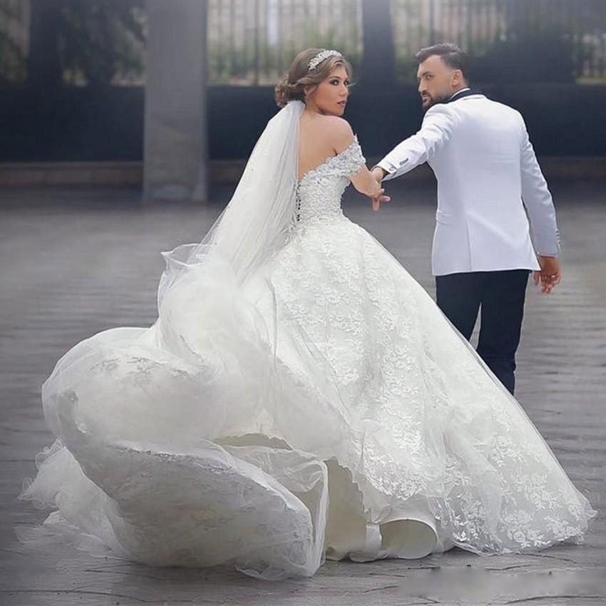 Sexy Off Shoulder Ball Gown Wedding Dresses Lace Backless Bridal Gowns 3D Appliqued Chapel Train Plus Size Muslim Wedding Gowns