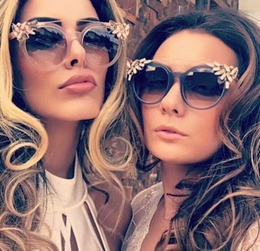 Luxury 1981 Sunglasses For Women Fashion Brand Design UV400 Connection Lens Popular Cat Eye Frame Summer Style Top Quality Come With Case 06
Luxury 1981 Sunglasses For Women Fashion Brand Design UV400 Connection Lens Popular Cat Eye Frame Summer Style Top Quality Come With Case 06