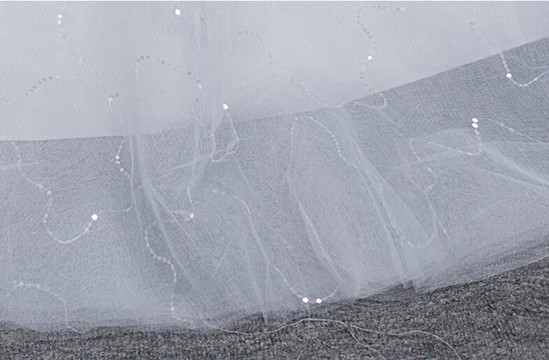 2018 New Arrival Lace Up Wedding Dress Tiered Shoulder Exquisite Flower Pattern with Appliques and Sequined