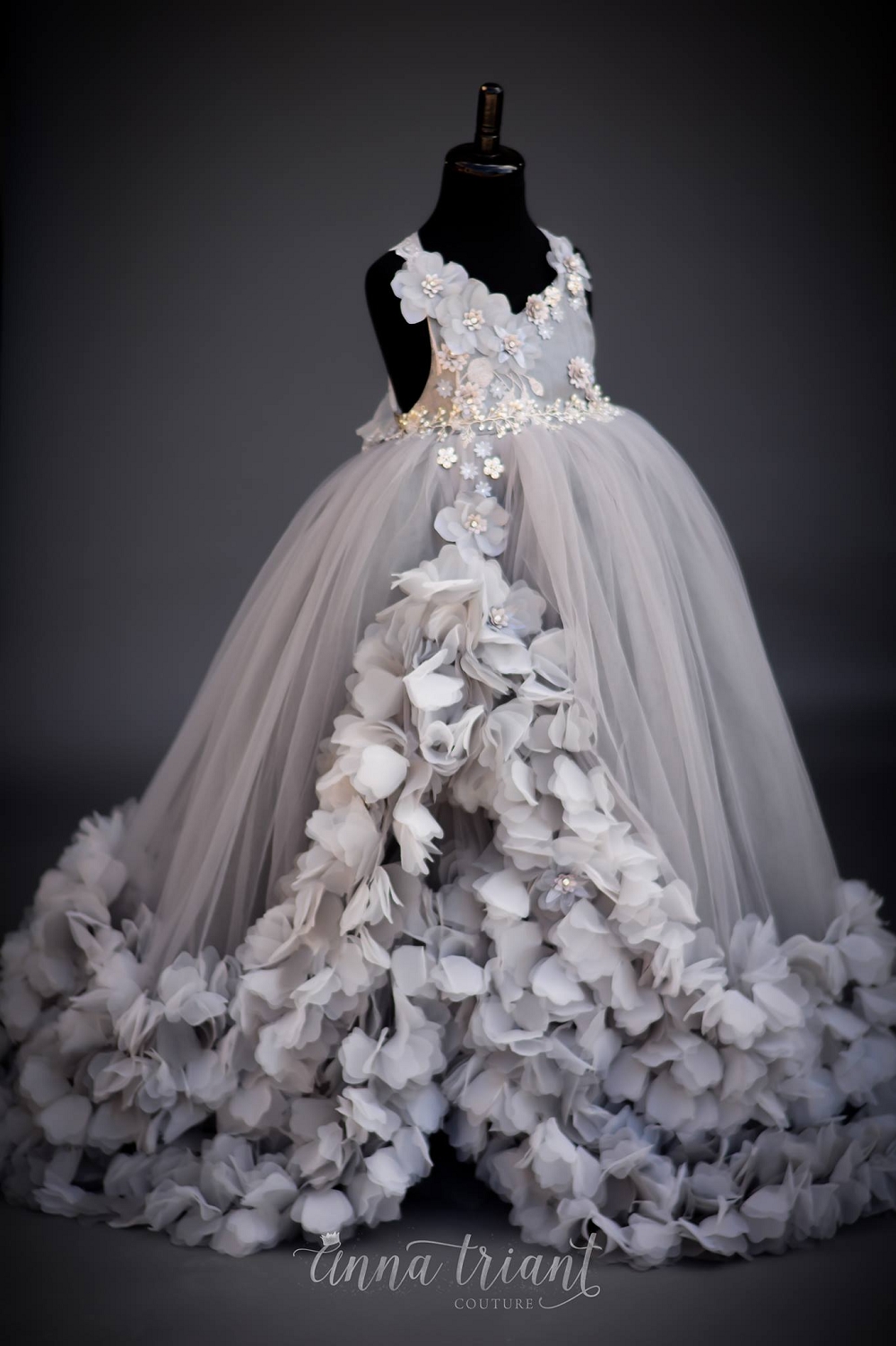 Grey Beaded Ball Gown Girls Pageant Dresses V Neck wer Girl Tulle 3D Appliqued or Length Kids Holy Communion Dress