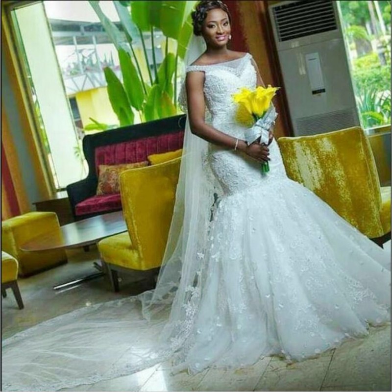 African Plus Size Mermaid Bridal Gowns Flat Shouders Lace Floor Length Wedding Dresses Custom Made Zipper Back Wedding Vestidos, White
African Plus Size Mermaid Bridal Gowns Flat Shouders Lace Floor Length Wedding Dresses Custom Made Zipper Back Wedding Vestidos, White