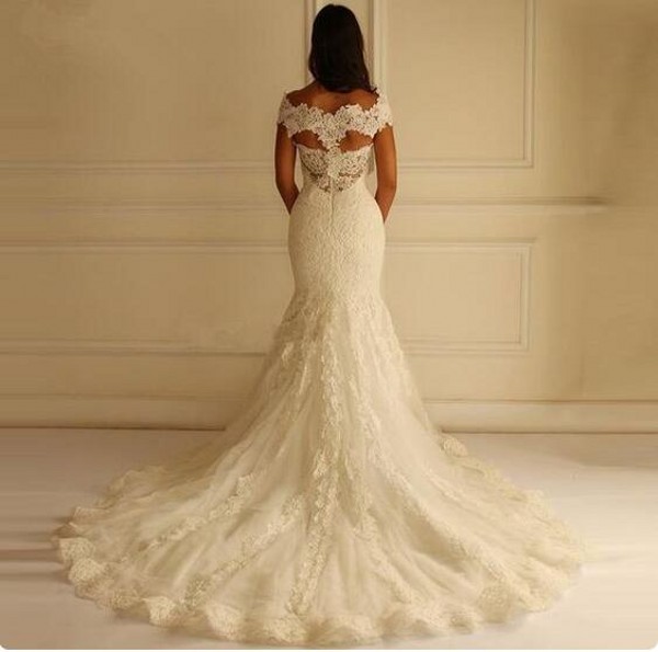 Vintage Champagne Mermaid Wedding Dresses Fall 2018 Off Shoulder Neckline Illusion Back Trumpet Pretty Lace and Tulle Bridal Gowns