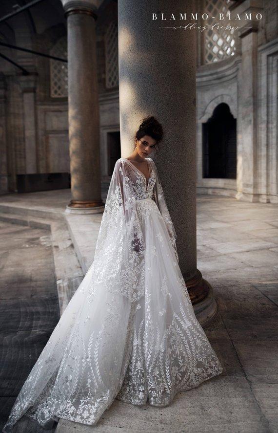 2019 Bohemian Wedding Dresses Deep V Neck Sexy Backless A Line Appliqued Lace Beach Wedding Dress With Wrap Plus Size Boho Bridal Gowns