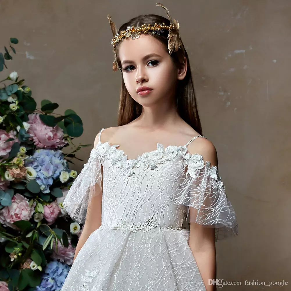 Hi Lo Flower Girls Dresses 2019 Off Shoulder Kids Wedding Gowns Lace First Communion Dress for Little Girls Handmade Flowers Birthday Dress