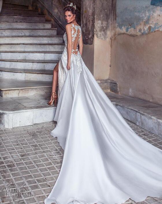 2019 Upscale Silk Wedding Dress Customized Lace Appliques Side Split Sweep Train Bridal Gowns Sheer Back Flowing Beach Wedding Dresses