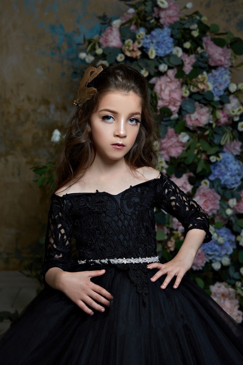 Pentelei 2019 Black Flower Girl Dresses For Weddings Off The Shoulder Long Sleeves Lace Little Kids Baby Gowns Cheap Vintage Communion Dress