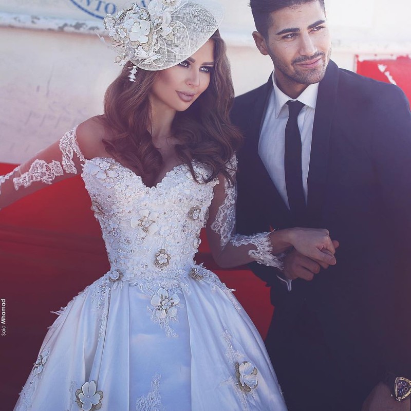 Gorgeous Chapel Train Wedding Dresses Off Shoulder Beads Lace Applique Long Sleeves Bridal Dress Charming A-Line Saudi Arabia Wedding Dress