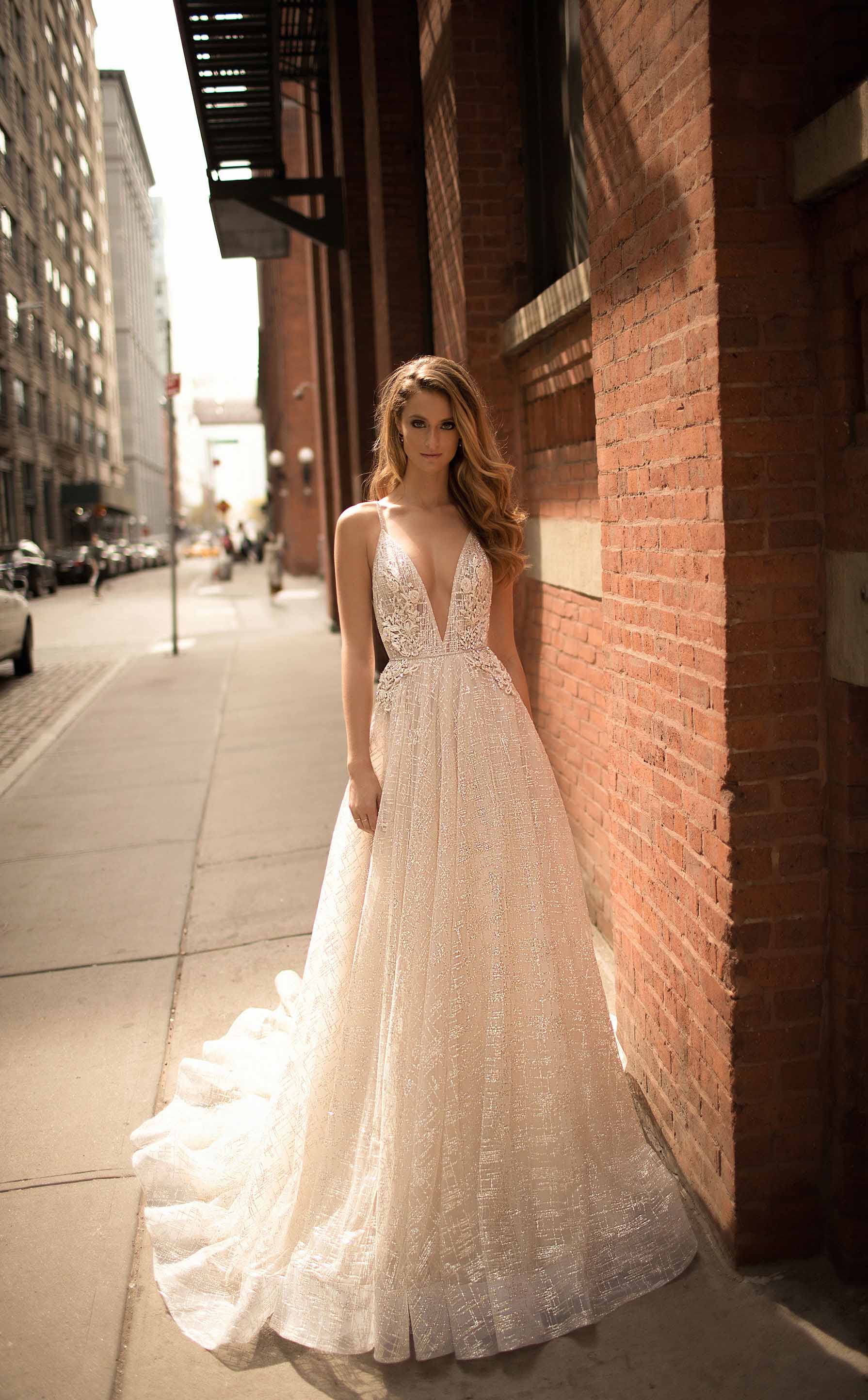 Luxury Berta Beach Wedding Dresses Lace Appliques A Line Backless Illusion Lace Bling Boho Bridal Dress Sweep Train Sexy Wedding Gowns