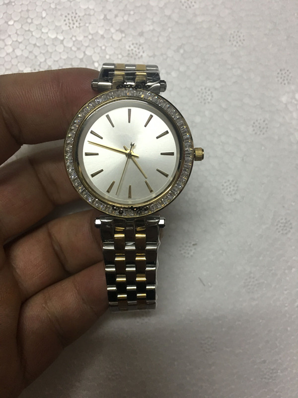 Fashion classic ladies watch, between the golden 3405 stainless steel quartz waterproof watch, a woman's favorite! Luxury High Quality + Fre, Silver
Fashion classic ladies watch, between the golden 3405 stainless steel quartz waterproof watch, a woman's favorite! Luxury High Quality + Fre, Silver