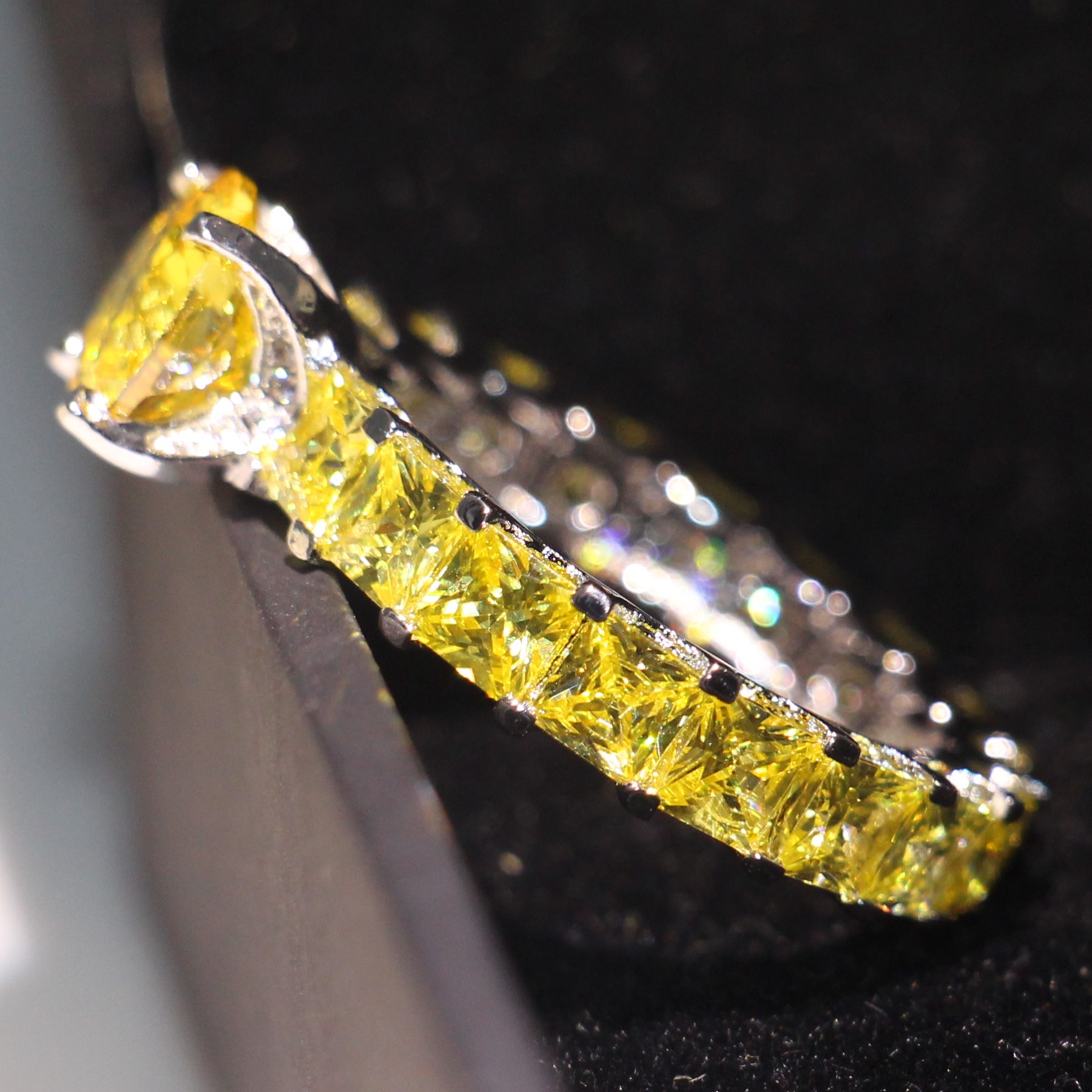 Sterg Sier Round Cut Topaz Zirconia Women's Wedding Band Ring