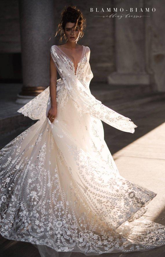 2019 Bohemian Wedding Dresses Deep V Neck Sexy Backless A Line Appliqued Lace Beach Wedding Dress With Wrap Plus Size Boho Bridal Gowns