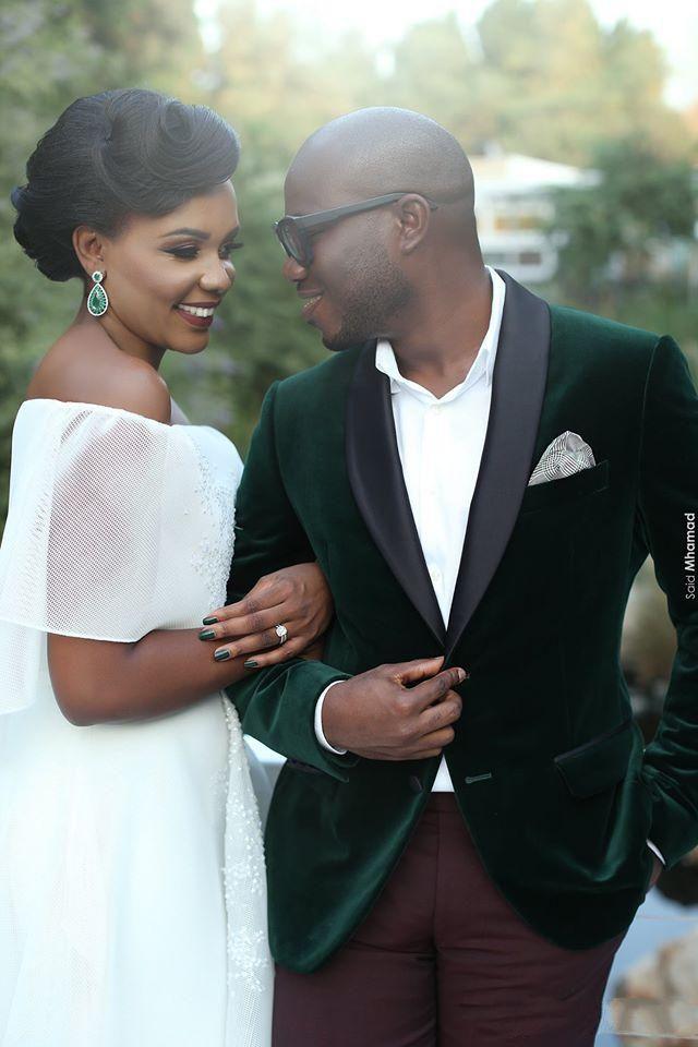 New Fashion Shawl Lalpel Side Vent Dark Green Velvet Groom Tuxedos Men Wedding Blazer Men Dinner Prom Business Suit(Jacket+Pants+Tie)1036